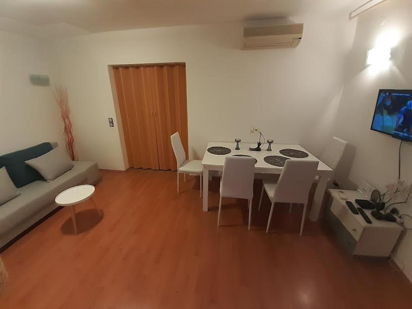 Apartmani Delas ペシュチャーナ・ウヴァラ エクステリア 写真