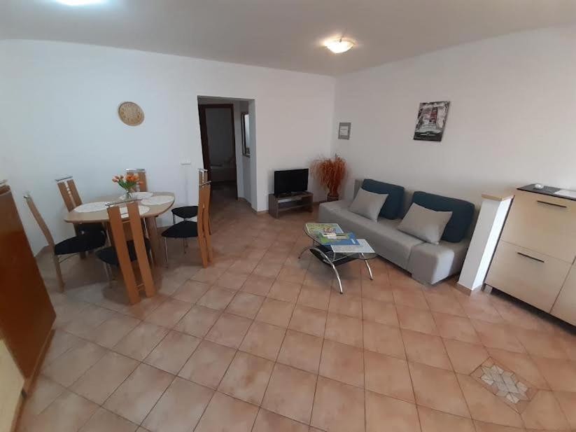 Apartmani Delas ペシュチャーナ・ウヴァラ エクステリア 写真